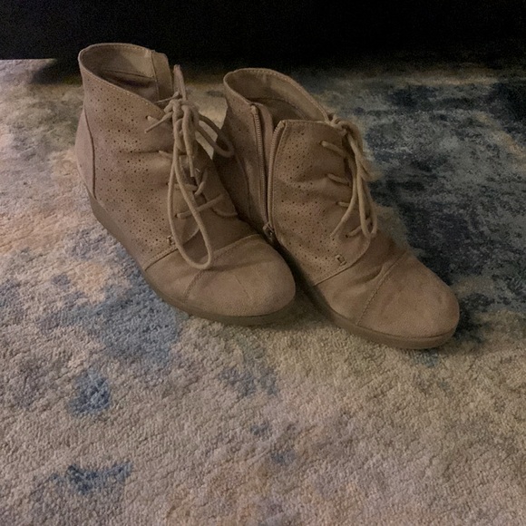 SO Other - Size 4 girls dress boot.  Hardly wore still in great shape!